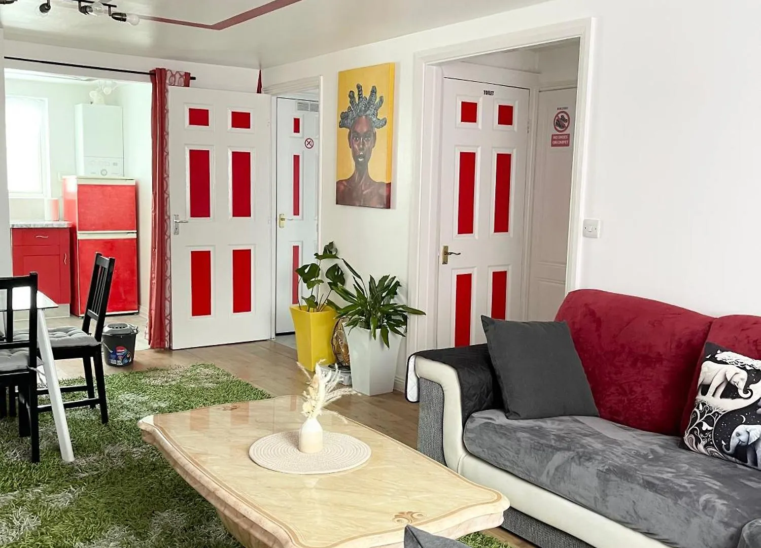 Westfield Gardens - 3 Bedroom Apartment Goodmayes