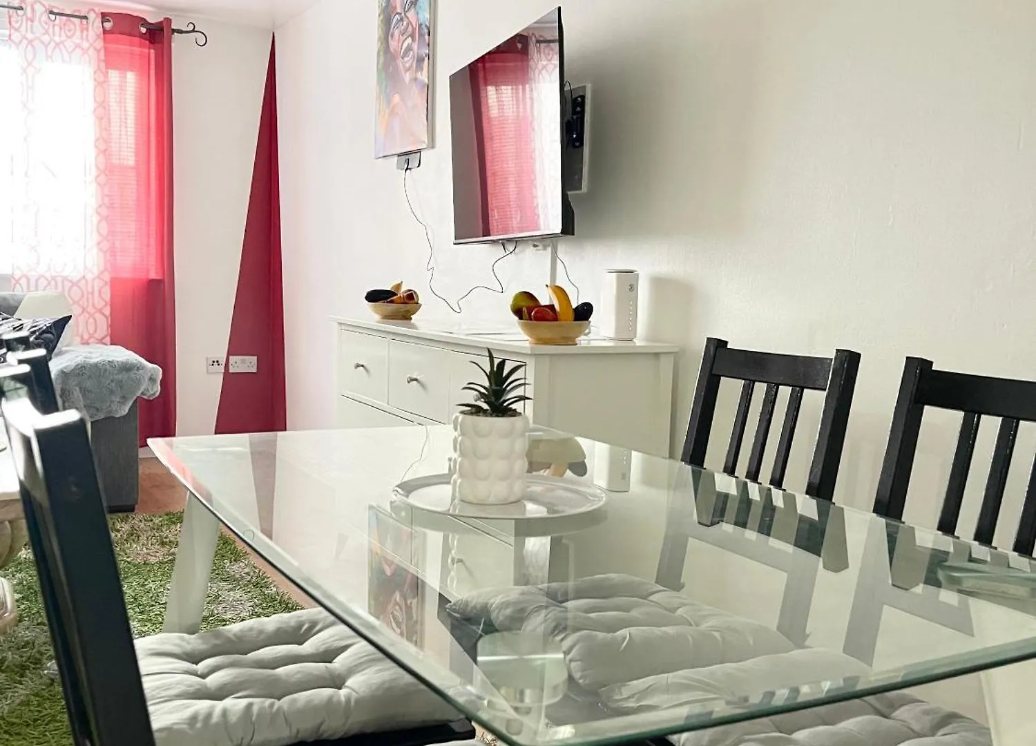 Westfield Gardens - 3 Bedroom Apartment Goodmayes