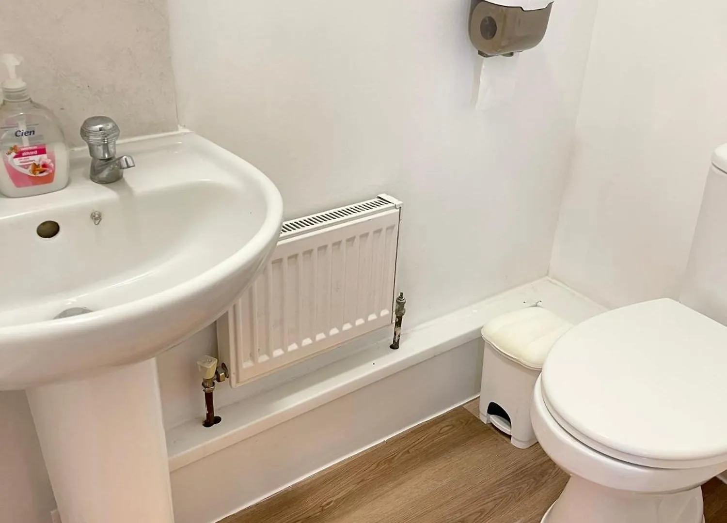 Westfield Gardens - 3 Bedroom Apartment Goodmayes